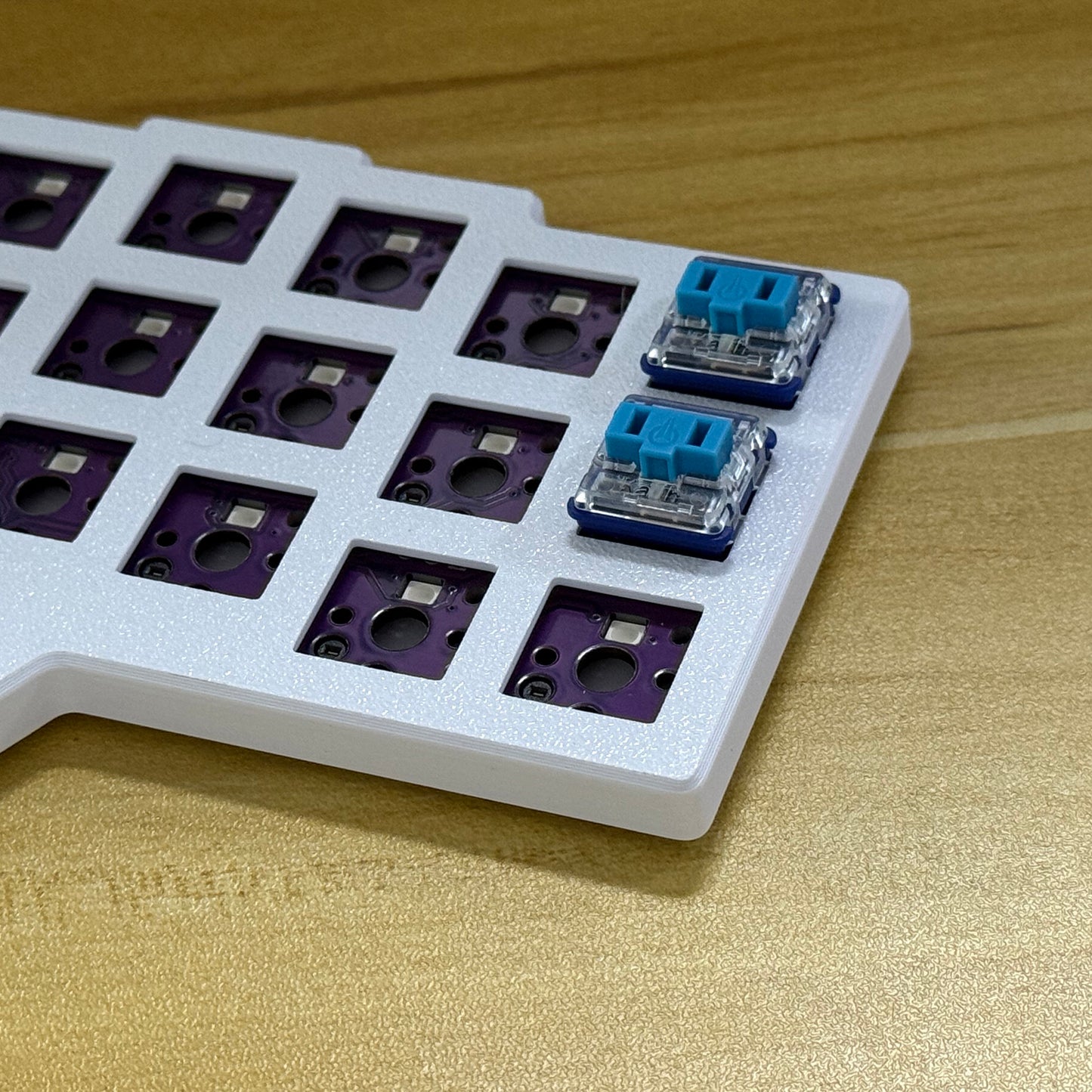 YMDK Low Profile Wired Split Chocolate Keyboard Corne V4.1 Ergonomic 46 Keys Hotswappable 40% Layout 3D Print case RGB Vial Keyboard Kit(Included Switch)