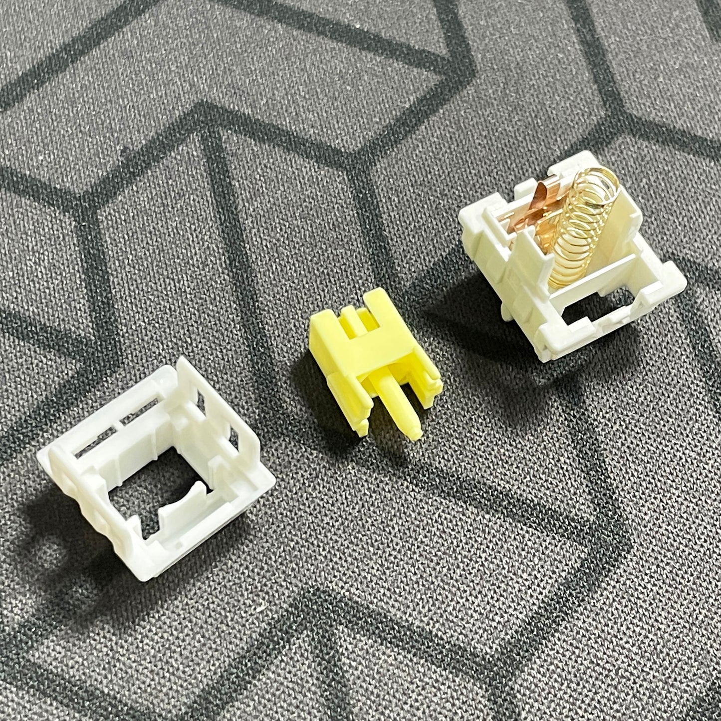 JWK Ginger Milk Switches(5 Pin 63.5g Linear Gold Spring Prelubed)