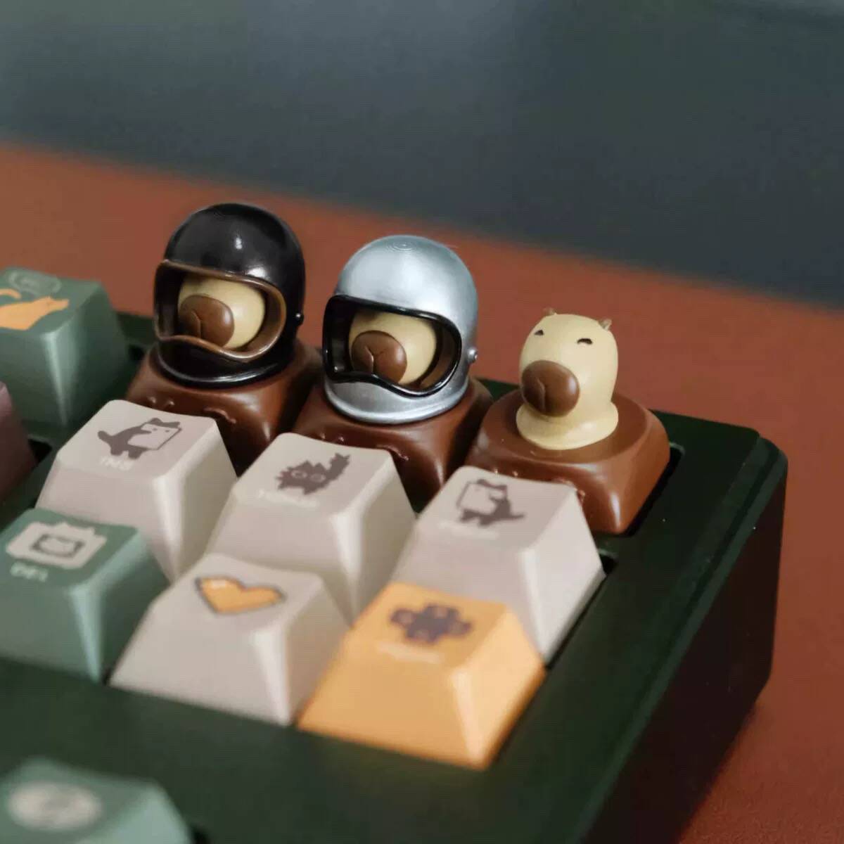 YMDK Helmet Pig Pig Personalized Keycaps Magnetic Cute Key Caps Creative Decompression Keycap for MX Mechanical Keyboard