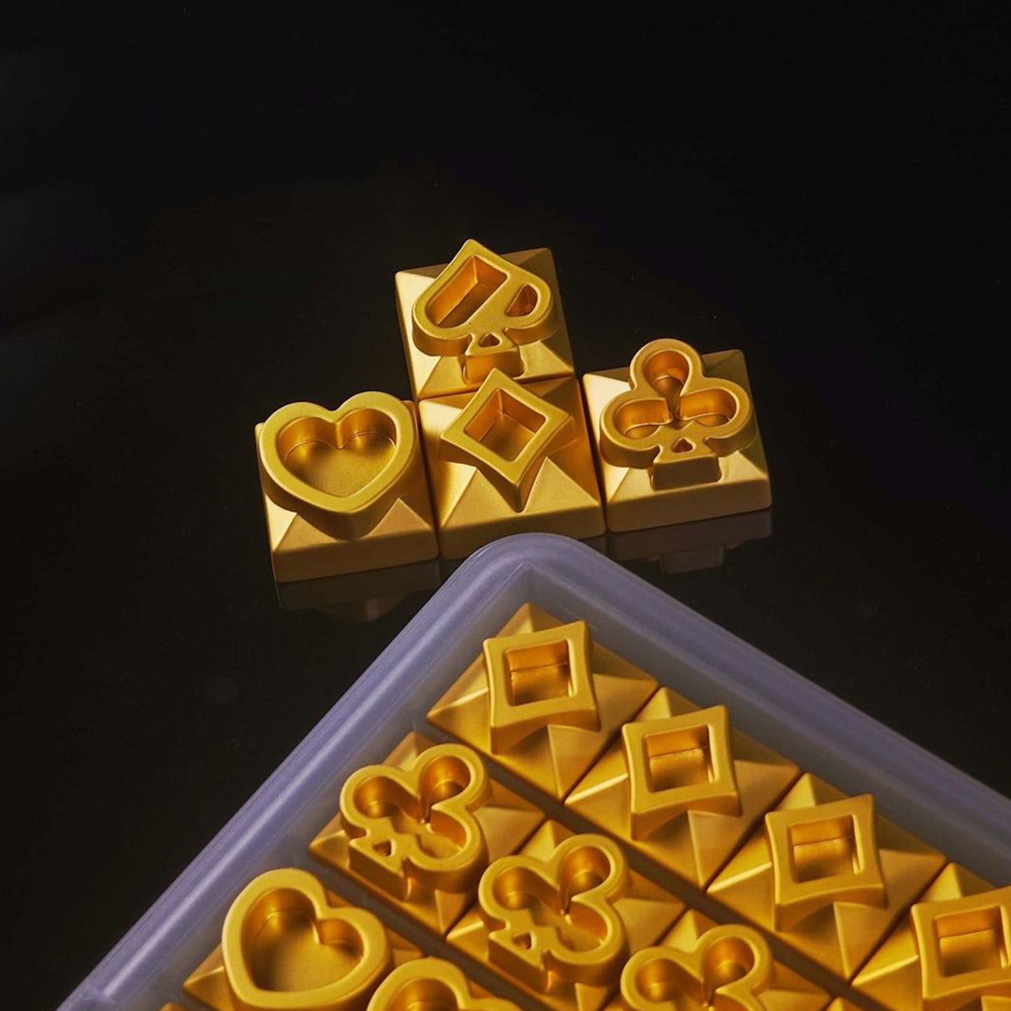 4pcs Metal Playing Card Themed Poker Keycaps Matte Gold Arrow Keys Electroplated Personalized Keycap for MX Mechanical Keyboard