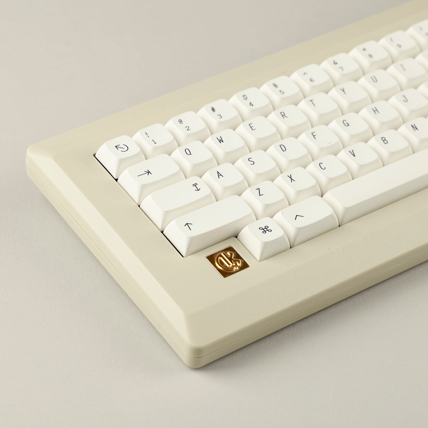 M0110 D0110 Bluetooth Wired Hot Swappable Gasket Retro Mechanical Keyboard Kit (Support VIA VIAL )