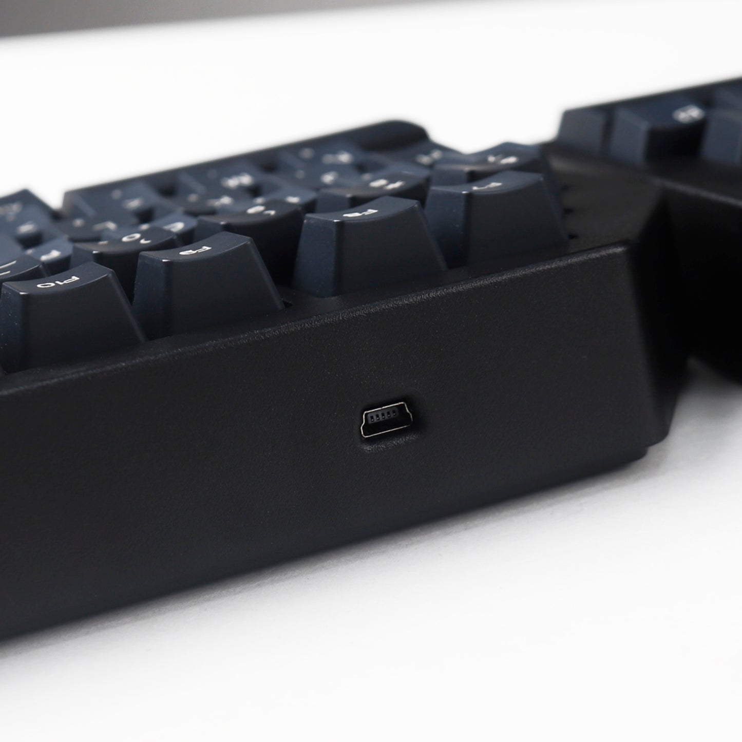 Split 75% NKRO Core Alps Matias Silent Switches Magnetic Hand Rests Ergonomics Fully Programmable Macro Mechanical Keyboard