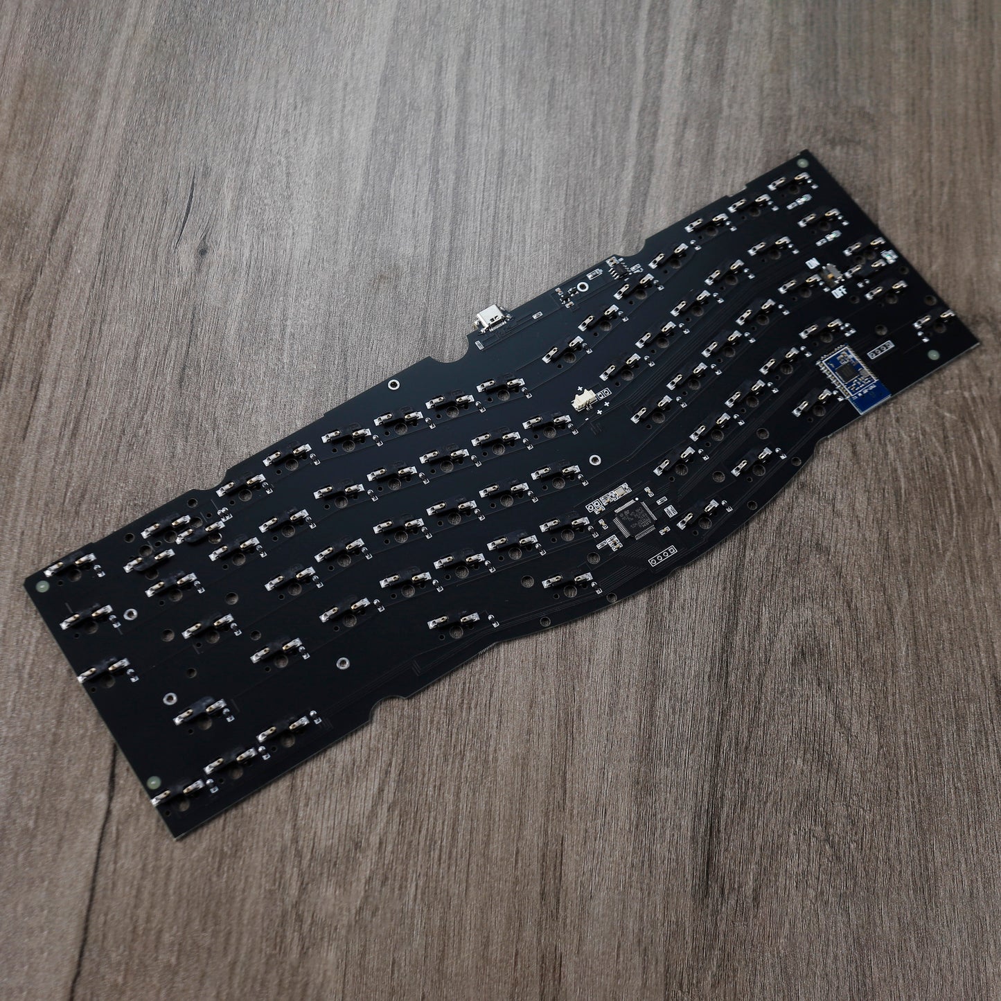 YMDK Wings Ble Bluetooth Wired Retro Hot Swappable Alice Gasket Mechanical Keyboard Kit( VIA Type C PCB Plastic Case )