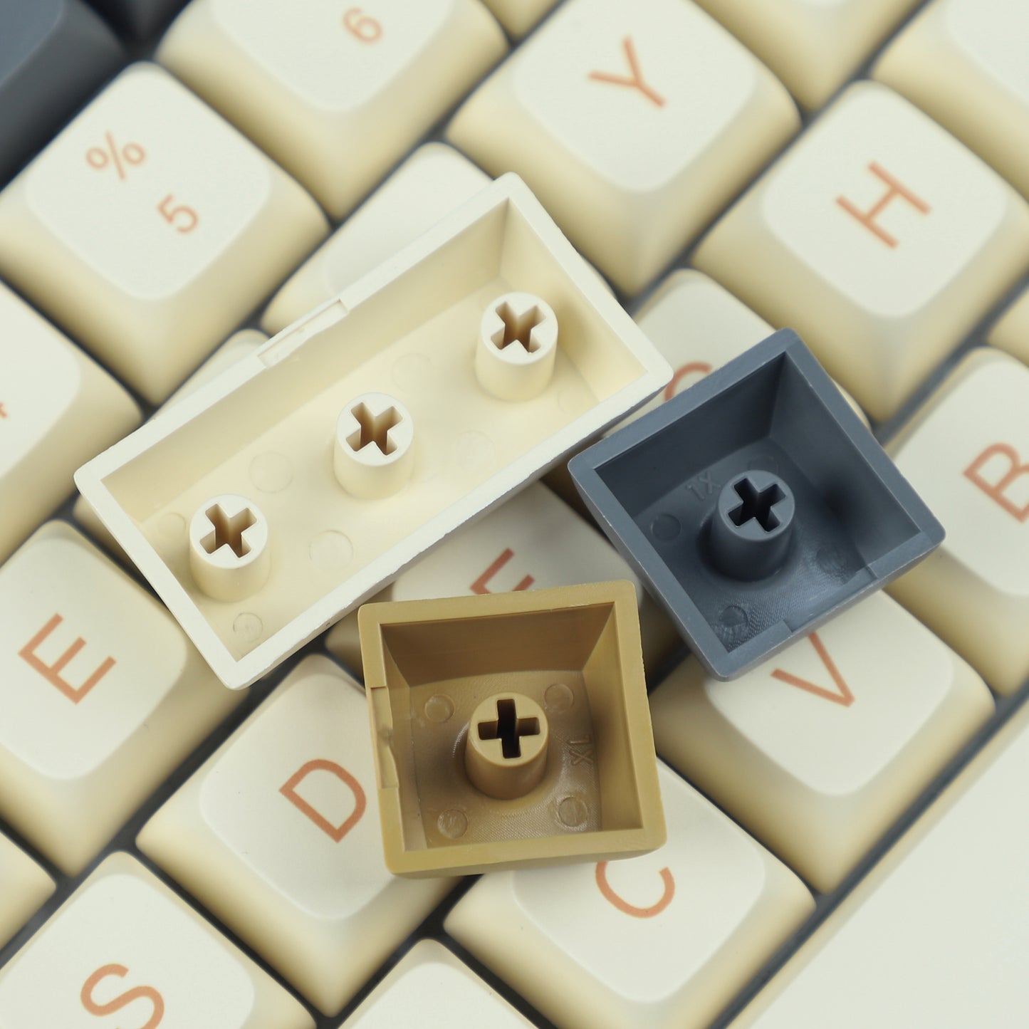 YMDK 125 Shimmer Keycaps(Dye Sub XDA Profile 1.35mm Thickness)