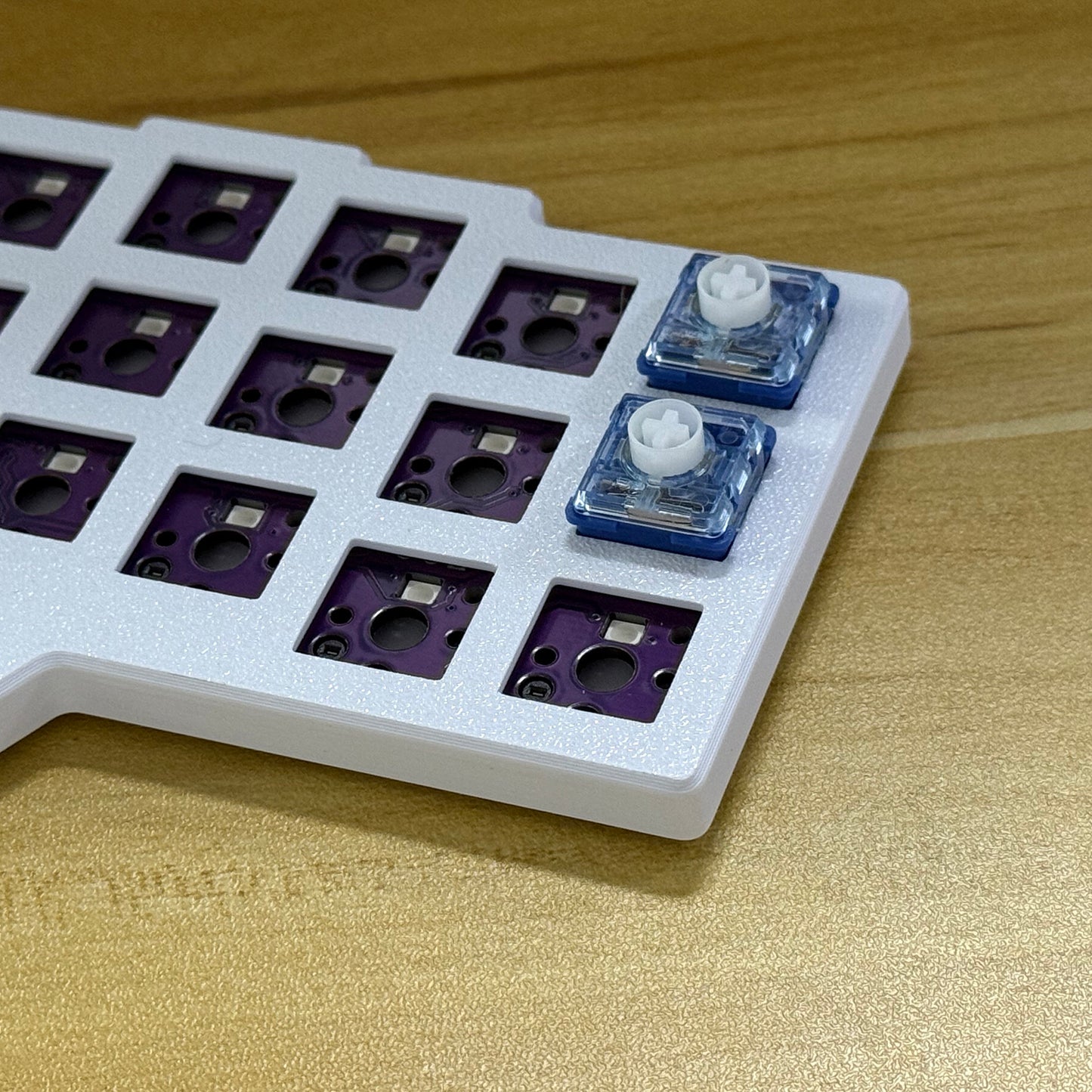 YMDK Low Profile Wired Split Chocolate Keyboard Corne V4.1 Ergonomic 46 Keys Hotswappable 40% Layout 3D Print case RGB Vial Keyboard Kit(Included Switch)