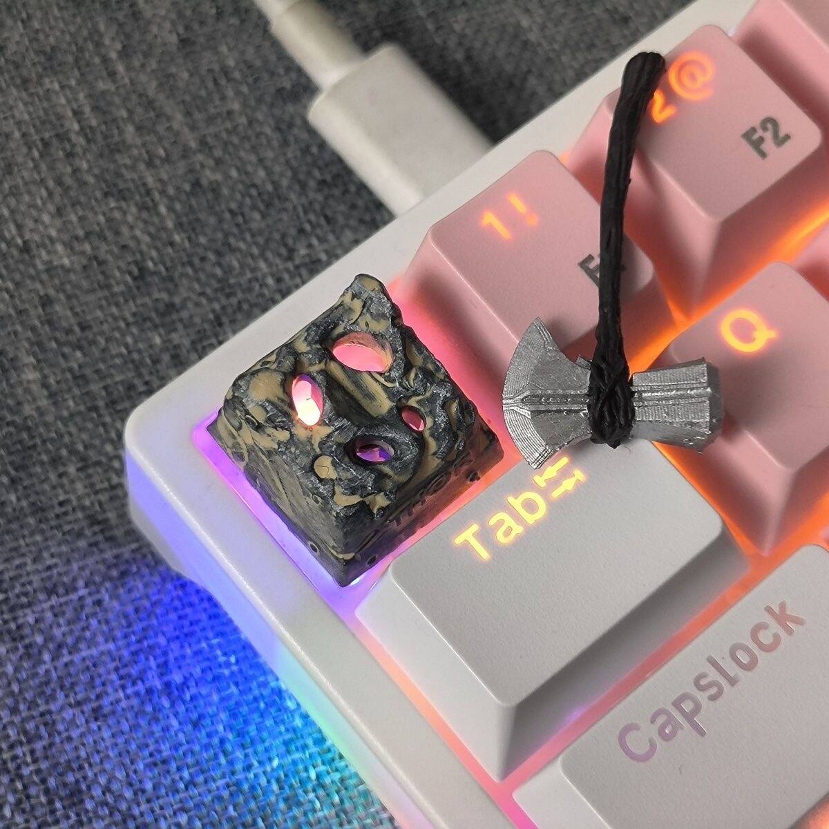 Storm Axe Personalized Keycaps Creative Magnetic Absorption Light-transmitting Resin Key Cap for Mechanical Keyboards