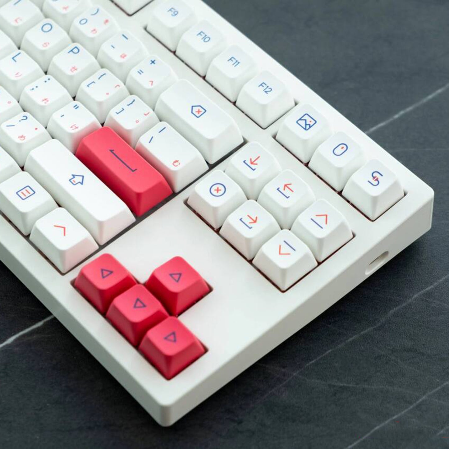 YMDK Red and Blue Color Keycaps 142 Keys MDA Profile PBT Dye Sublimation for mechanical keyboard