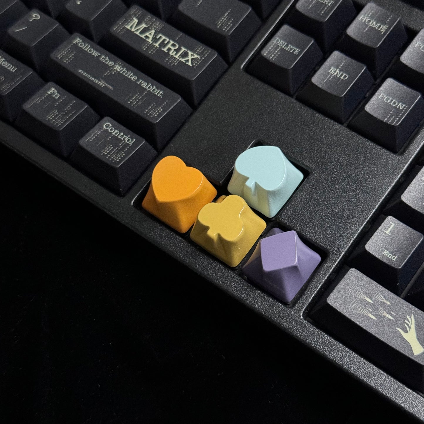 YMDK 4pcs Poker Suit Metal Keycaps, Matte Gold Electroplated Spade Heart Club Diamond Direction Arrow Key Keycaps for MX Mechanical Keyboards
