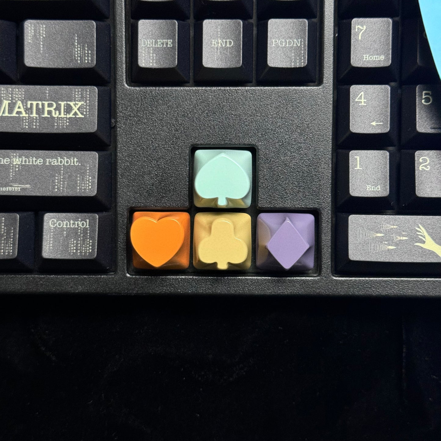 YMDK 4pcs Poker Suit Metal Keycaps, Matte Gold Electroplated Spade Heart Club Diamond Direction Arrow Key Keycaps for MX Mechanical Keyboards