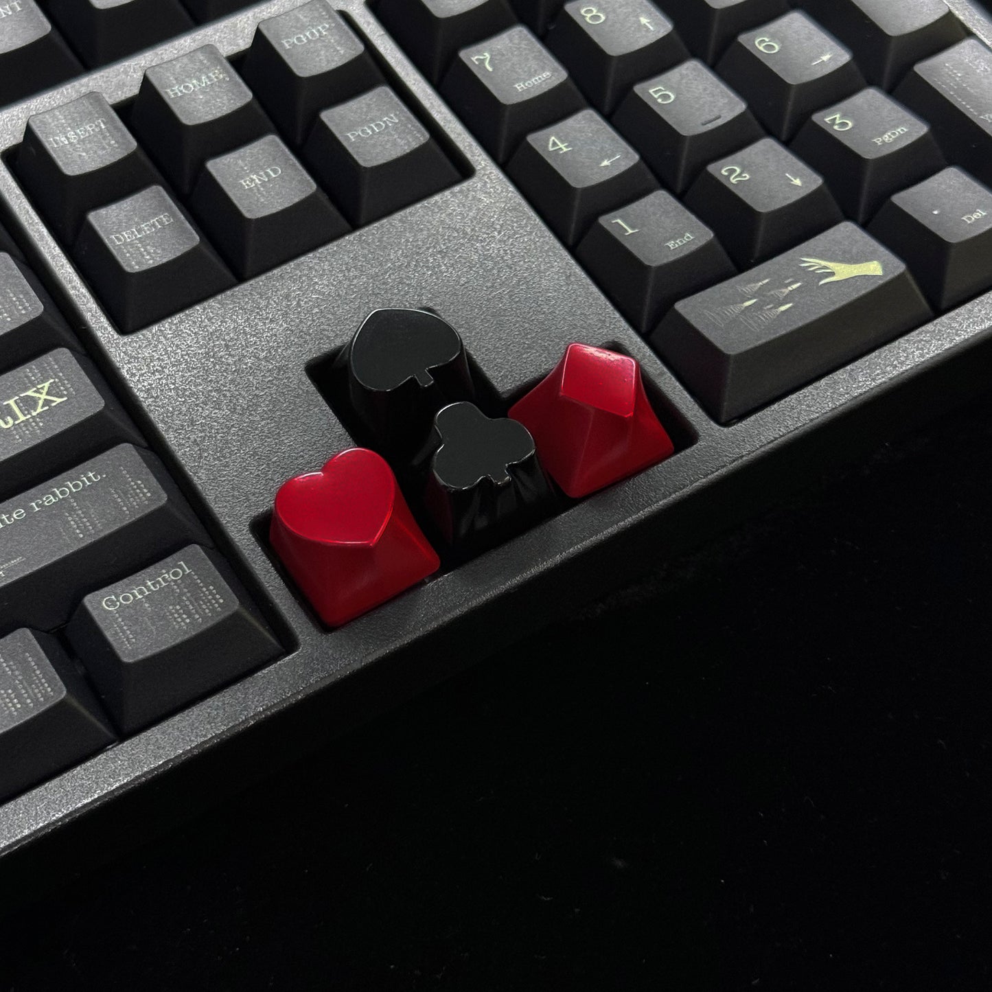 YMDK 4pcs Poker Suit Metal Keycaps, Matte Gold Electroplated Spade Heart Club Diamond Direction Arrow Key Keycaps for MX Mechanical Keyboards